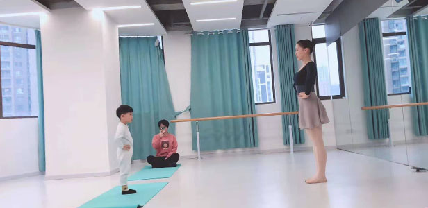 形体芭蕾的基本动作